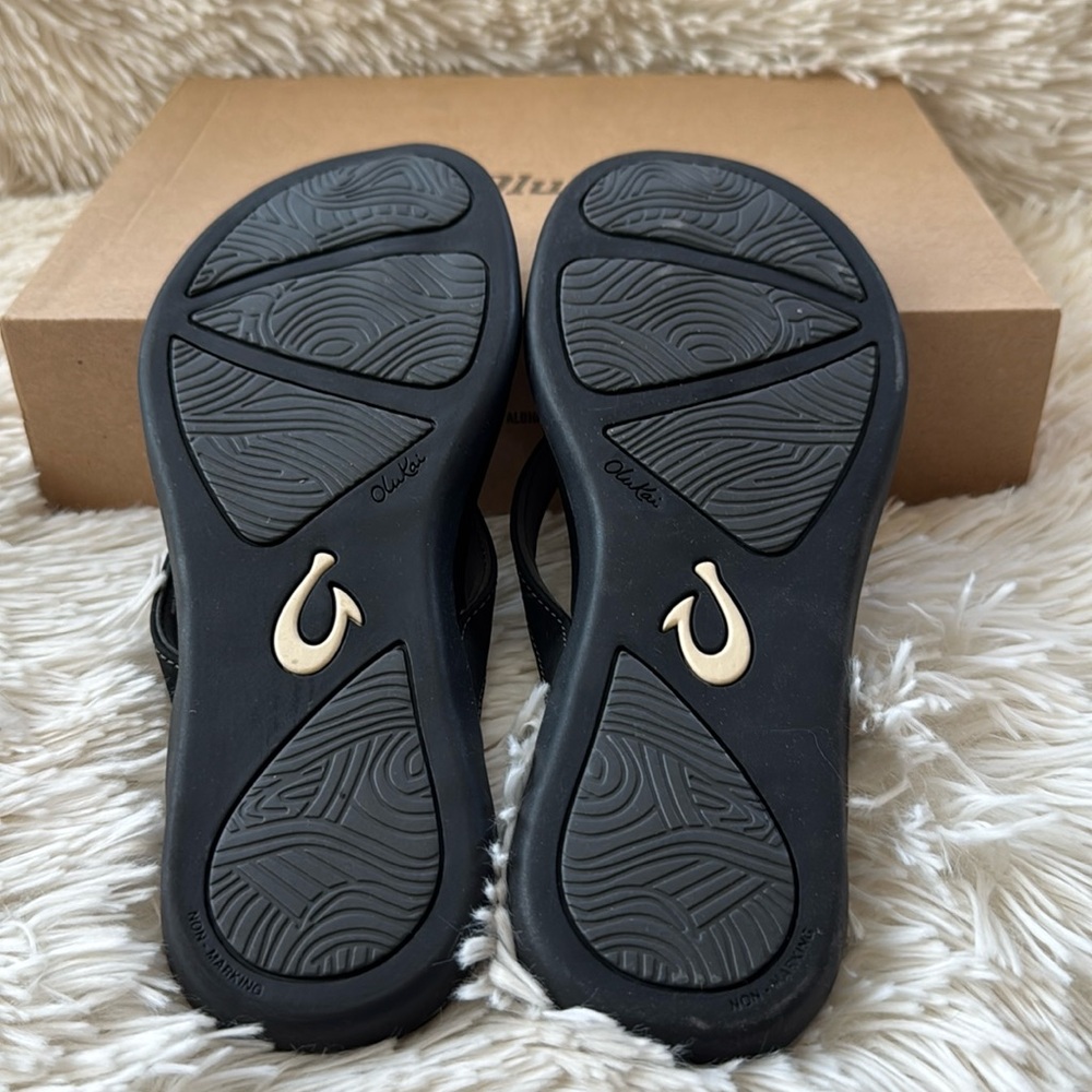 Olukai Ho'Opio Flip Flop Sandals - Picture 6 of 6